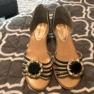 Chinese laundry size 6 1/2 gold and black flats